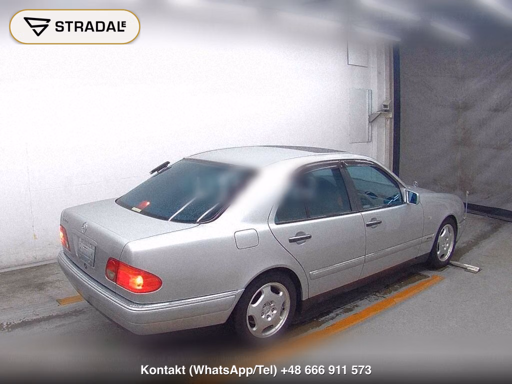 MERCEDES BENZ E-CLASS 4D E320, miniaturka 6