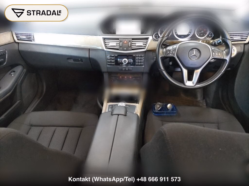MERCEDES BENZ E-CLASS 4D E300, miniaturka 4