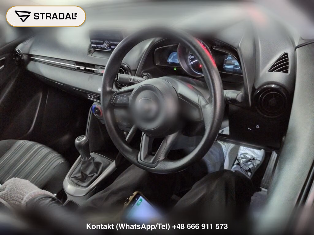 MAZDA DEMIO 4D DRIVING SCHOOL VEHICLE, miniaturka 3