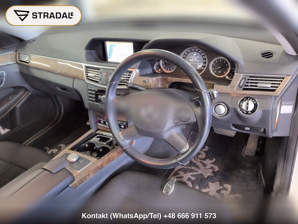 MERCEDES BENZ E-CLASS 4D E300, miniaturka 4