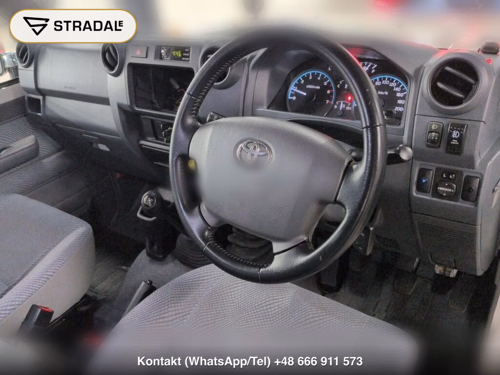 TOYOTA LAND CRUISER 70 5D 4WD VAN, miniaturka 4