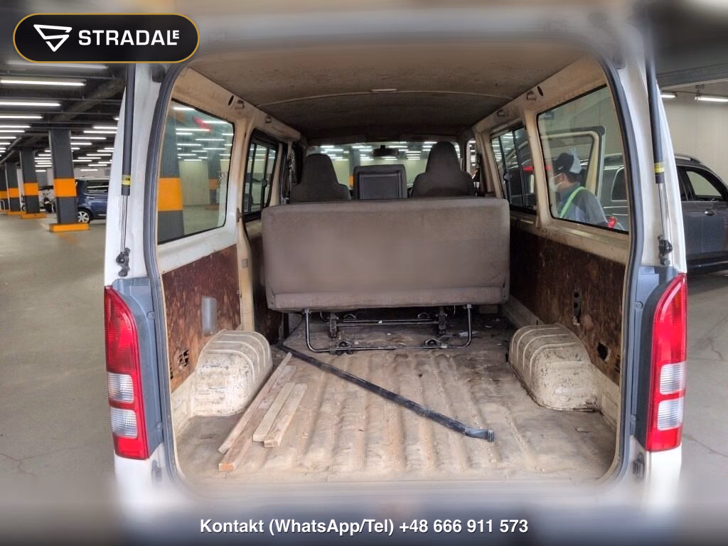 TOYOTA HIACE VAN 4D DX, miniaturka 3