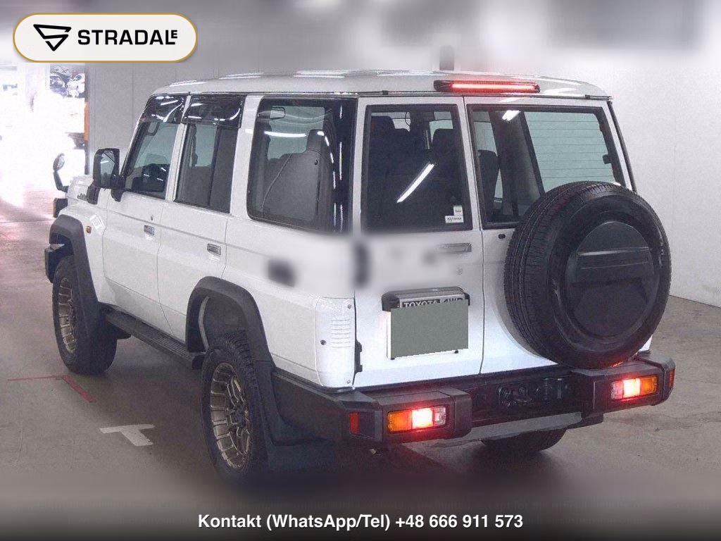 TOYOTA LAND CRUISER 70 5D 4WD AX, miniaturka 3