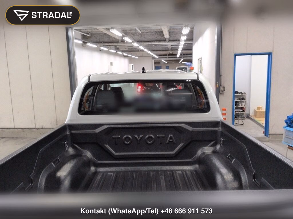 TOYOTA HILUX 4D 4WD Z, miniaturka 4