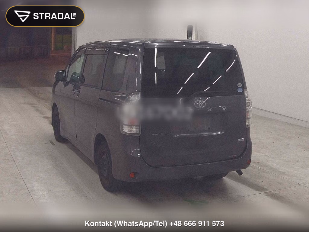 TOYOTA VOXY, miniaturka 3