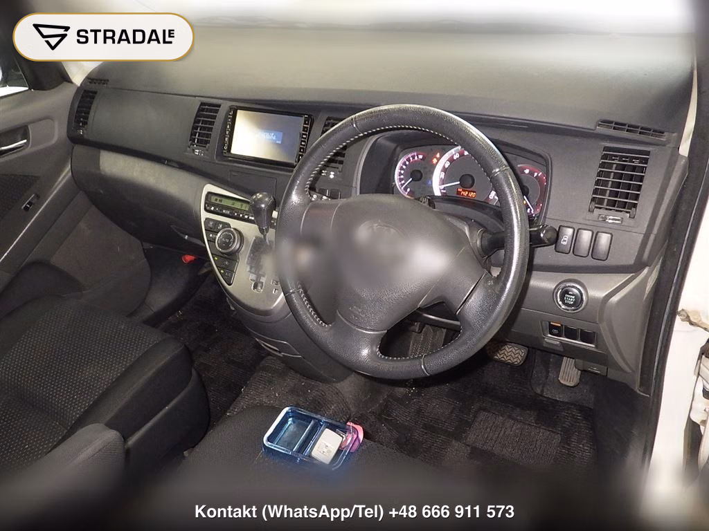 TOYOTA ISIS 4WD PLATANA, miniaturka 4