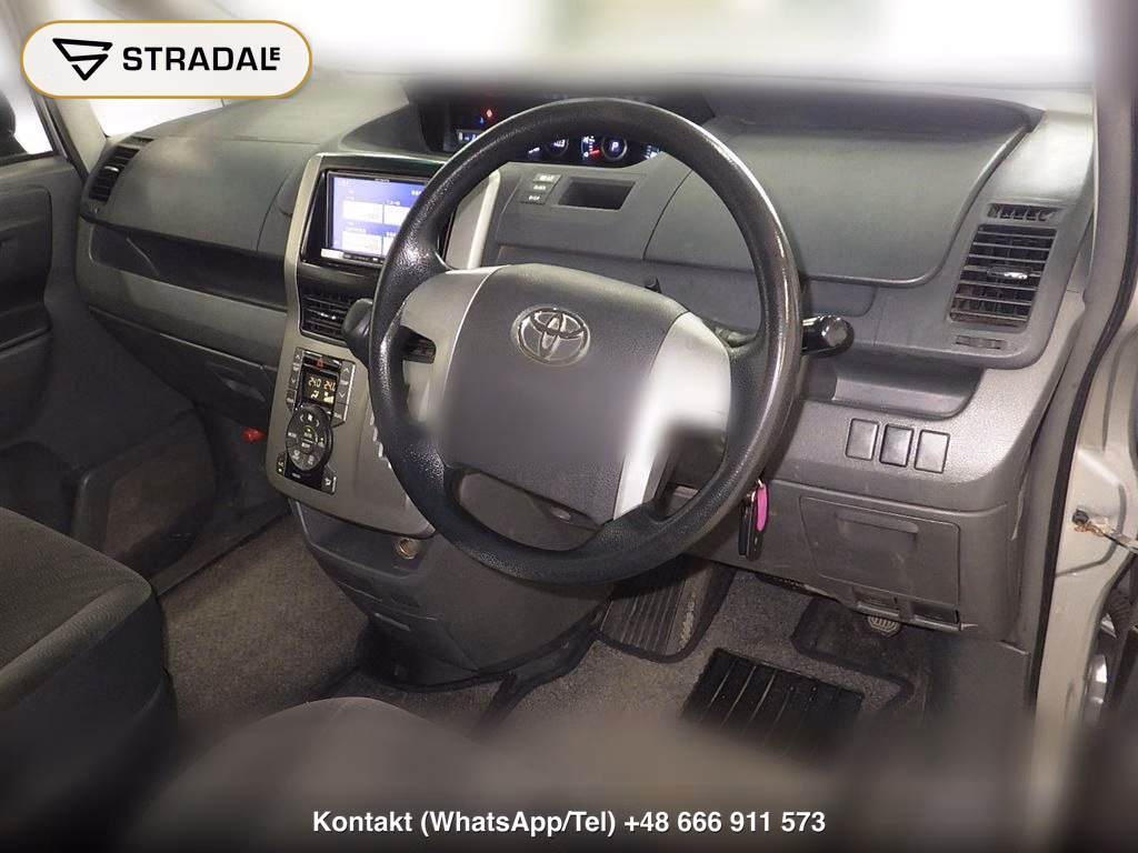 TOYOTA NOAH X, miniaturka 4