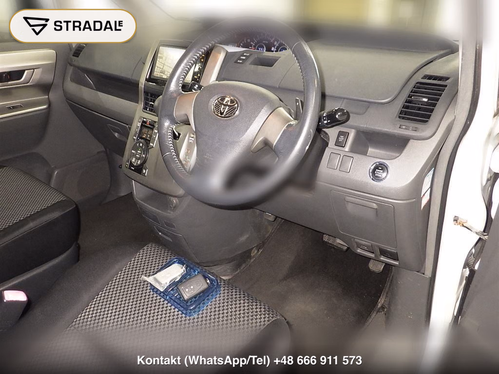 TOYOTA NOAH 4WD SI, miniaturka 4