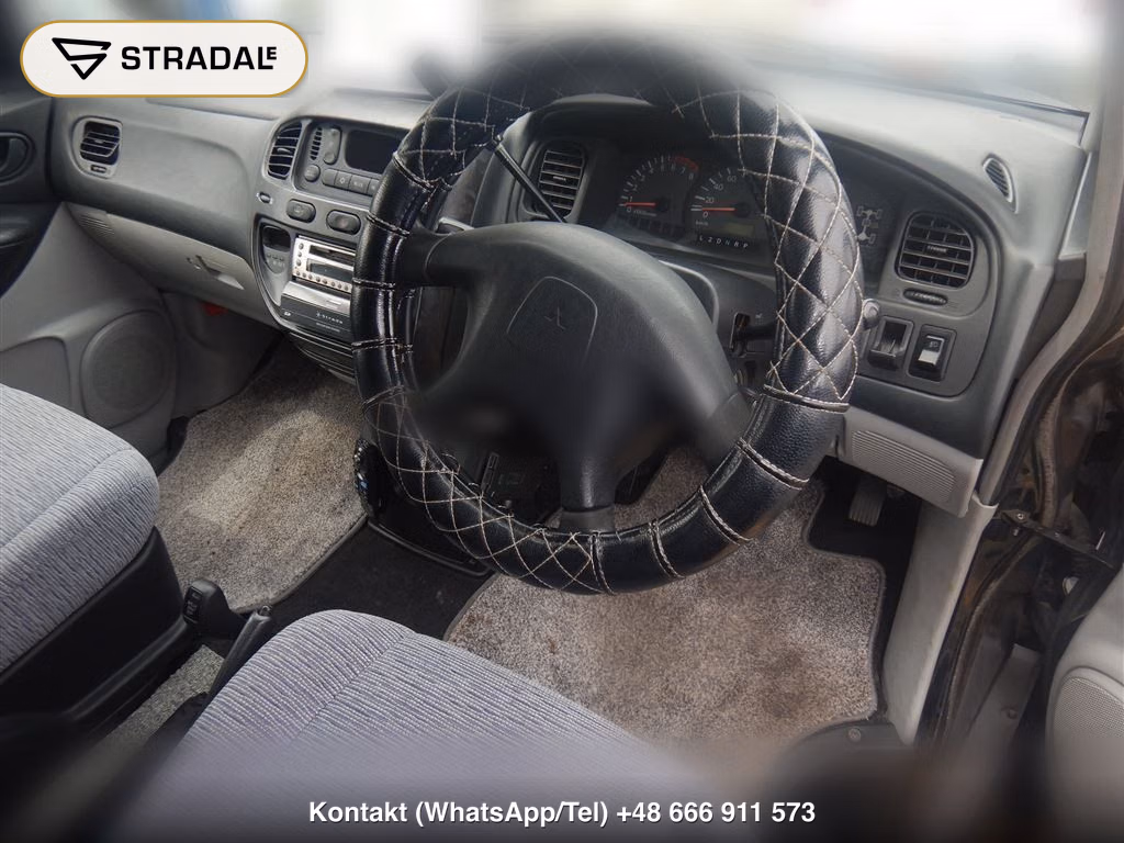 MITSUBISHI DELICA SPACE GEAR 4D 4WD CHAMONIX, miniaturka 4