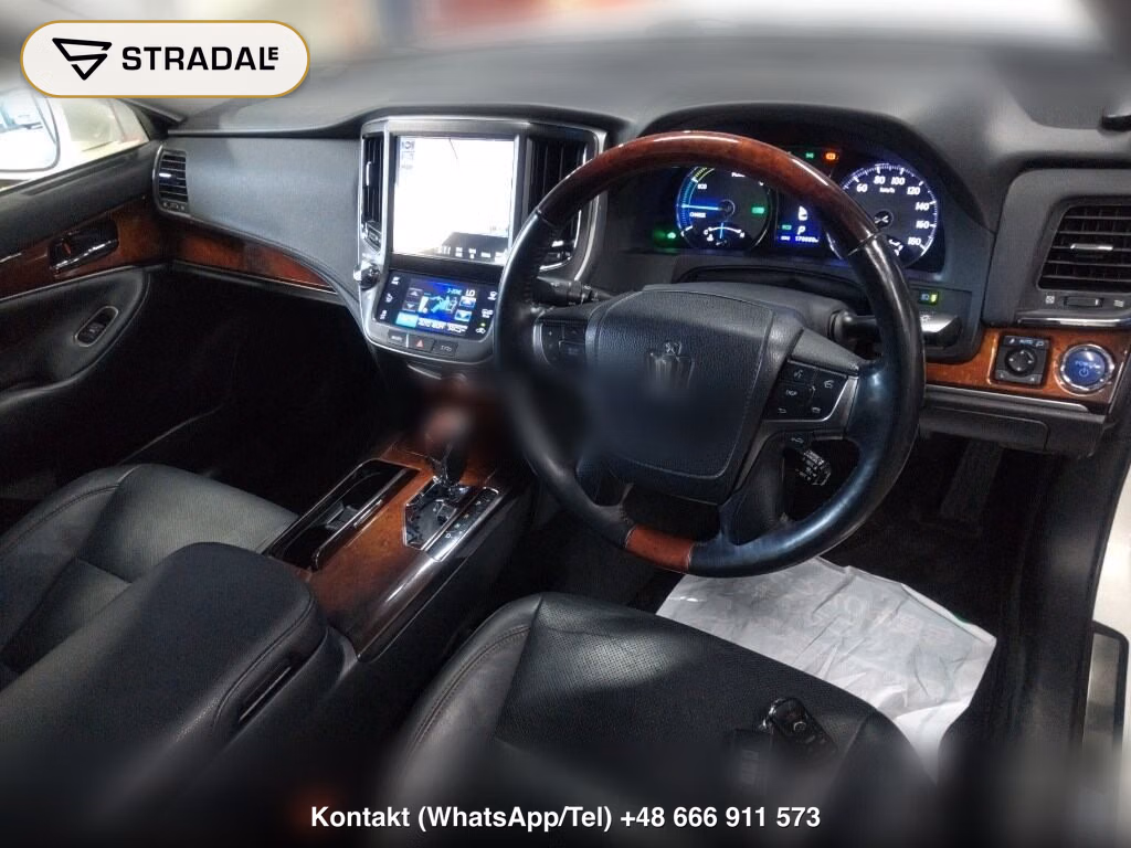 TOYOTA CROWN MAJESTA 4D 4WD FOUR, miniaturka 4