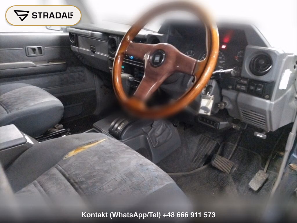 TOYOTA LAND CRUISER 70 5D 4WD, miniaturka 4