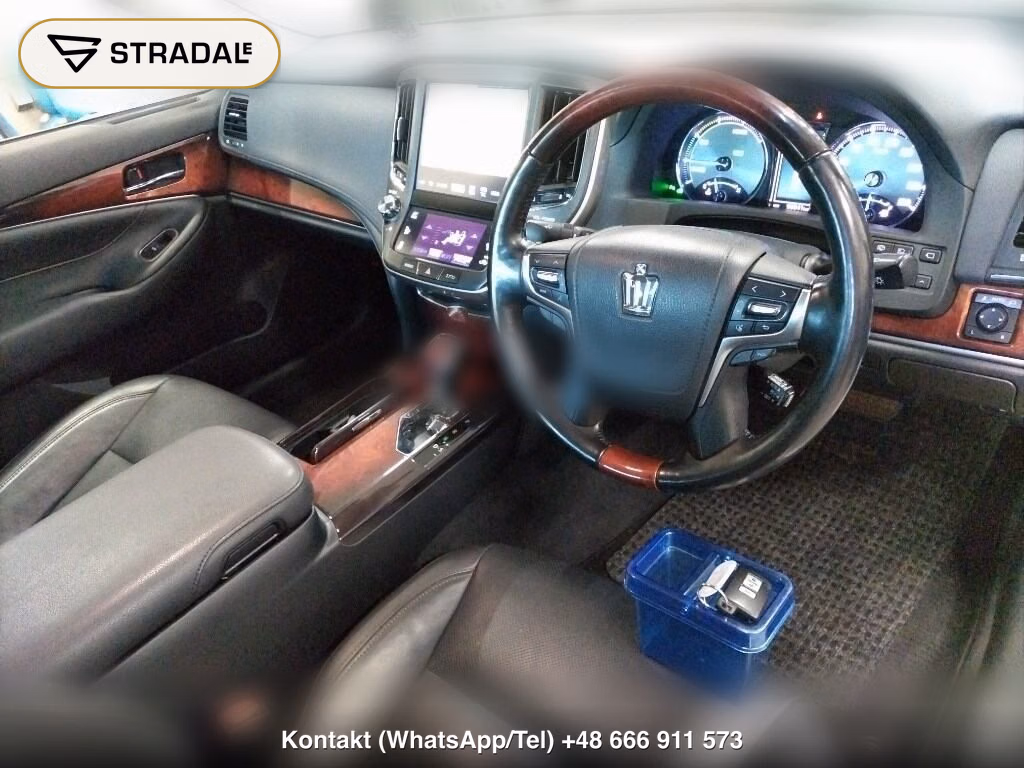 TOYOTA CROWN MAJESTA 4D 4WD FOUR, miniaturka 4
