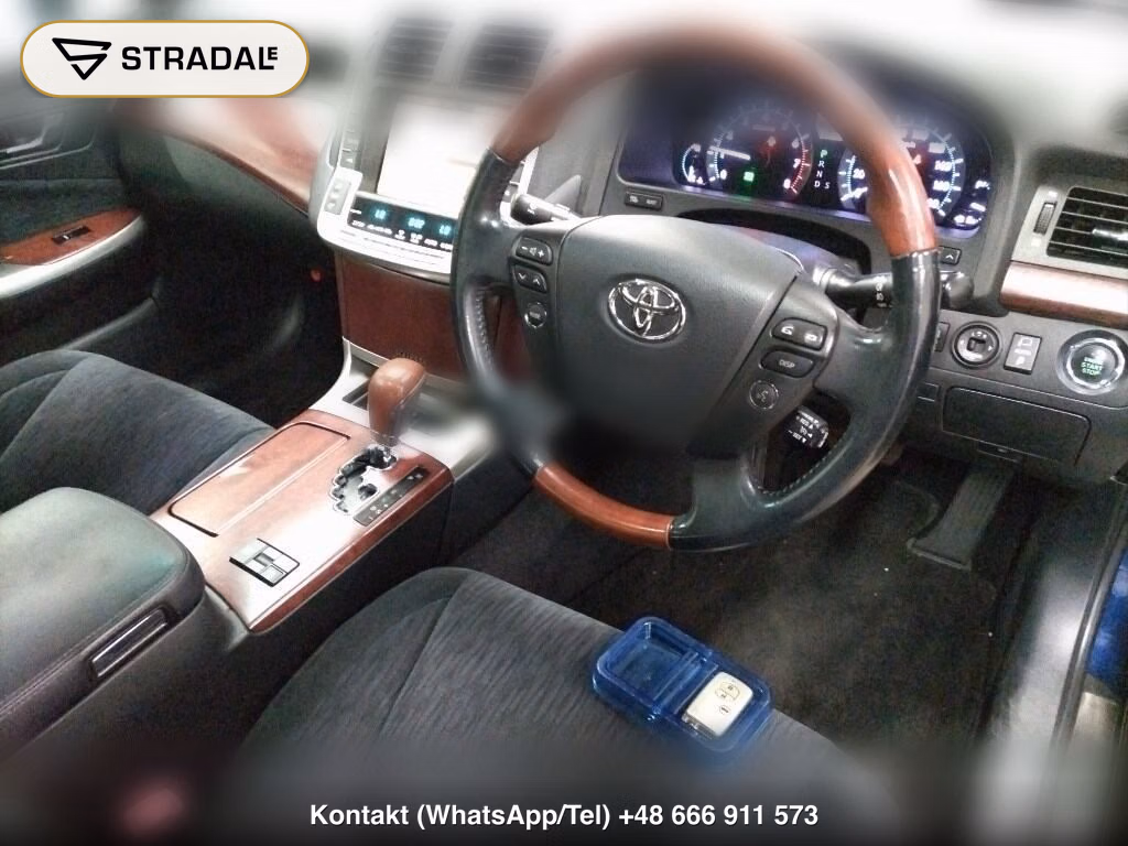 TOYOTA CROWN MAJESTA 4D 4WD I-FOUR, miniaturka 4
