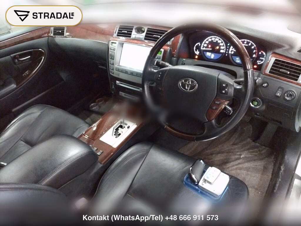 TOYOTA CROWN MAJESTA 4D 4WD, miniaturka 4