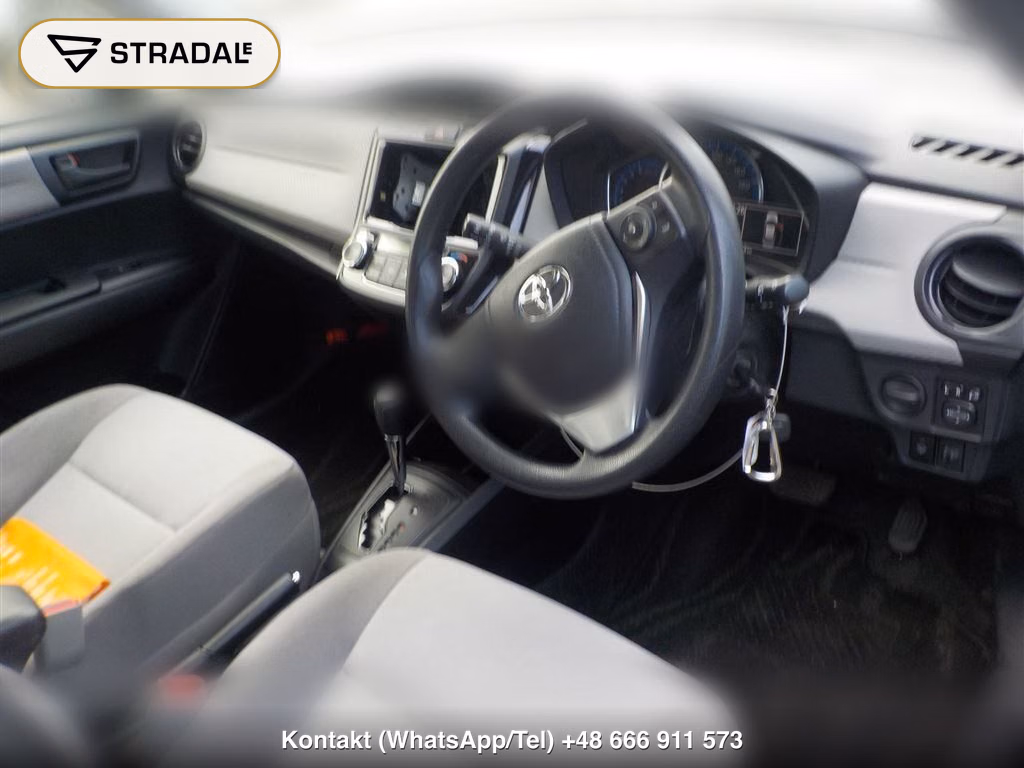 TOYOTA COROLLA AXIO HYBRID, miniaturka 4