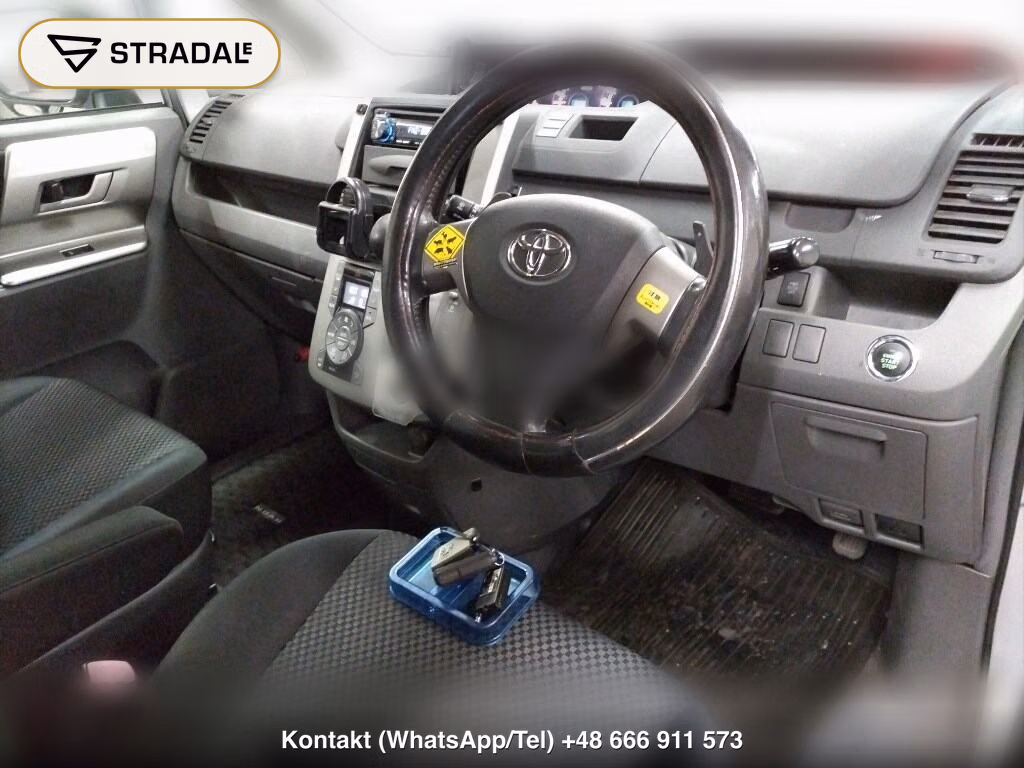 TOYOTA NOAH 4WD SI, miniaturka 4