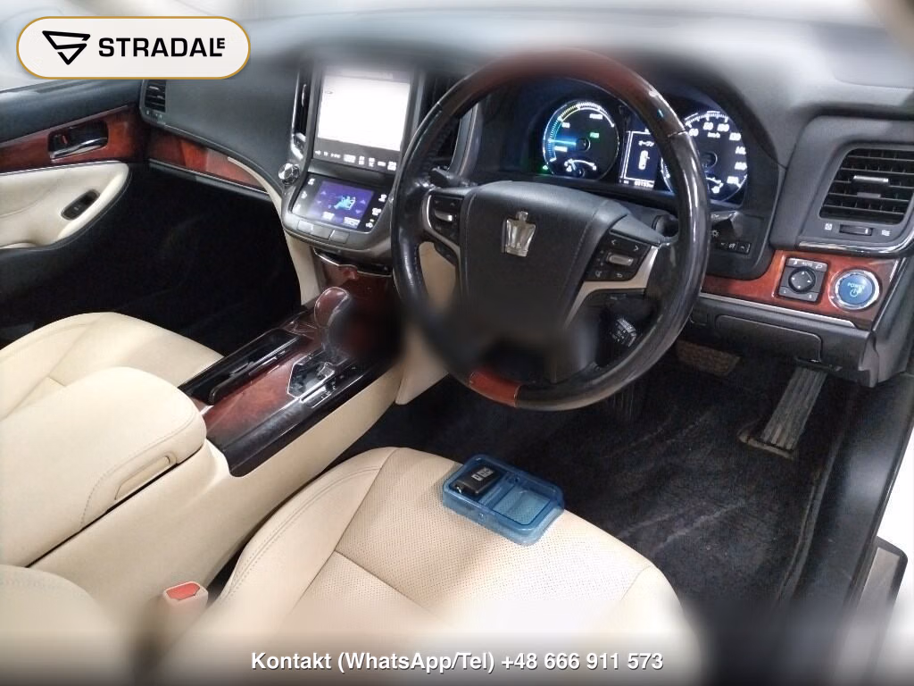 TOYOTA CROWN MAJESTA 4D 4WD FOUR, miniaturka 4