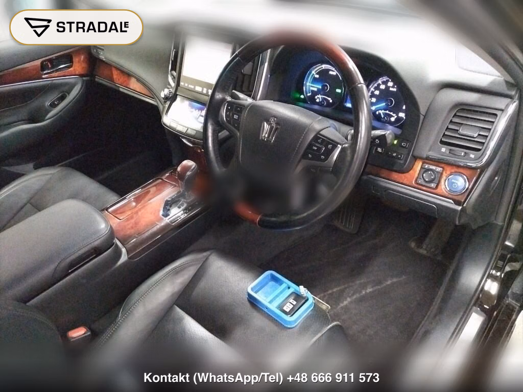 TOYOTA CROWN MAJESTA 4D 4WD FOUR, miniaturka 4