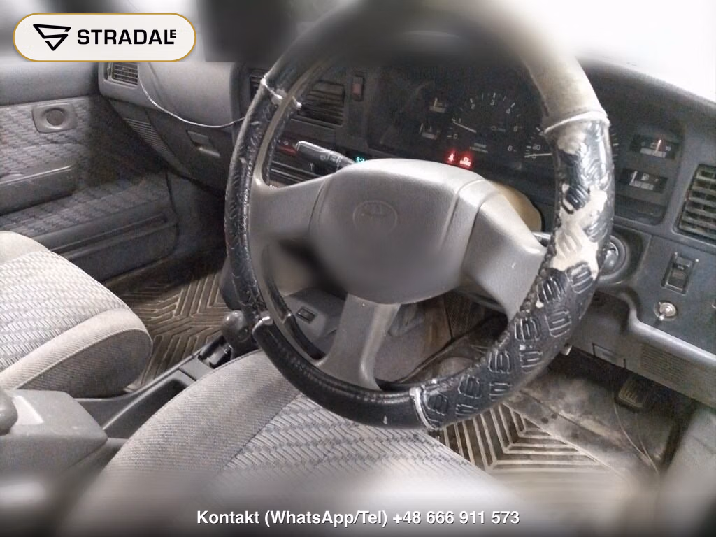 TOYOTA HILUX 4WD, miniaturka 4