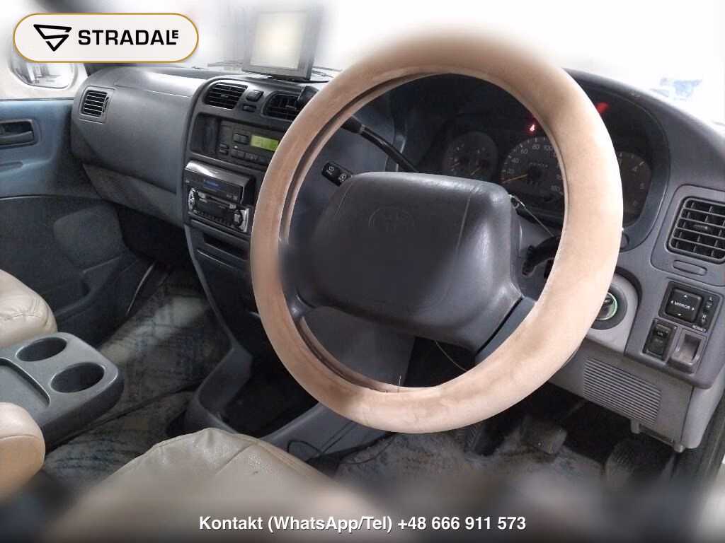 TOYOTA GRANVIA 4D 4WD, miniaturka 4
