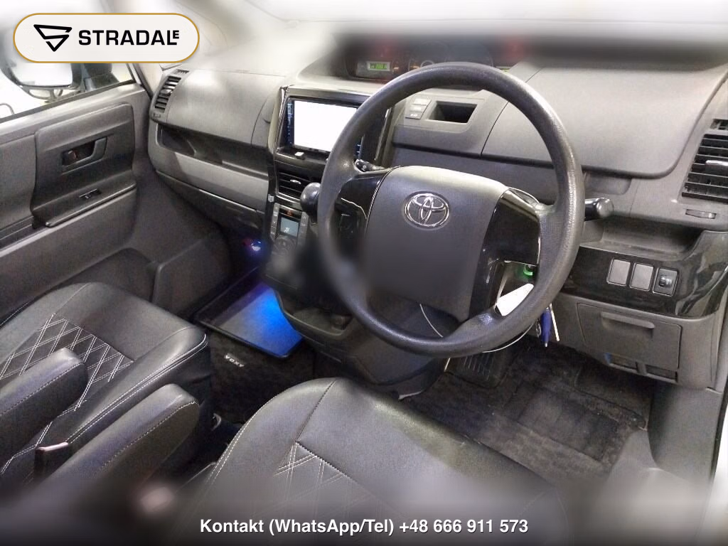TOYOTA VOXY 4WD X, miniaturka 4