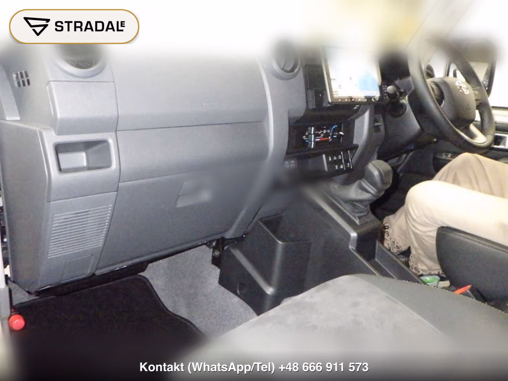 TOYOTA LAND CRUISER 70 5D 4WD AX, miniaturka 4