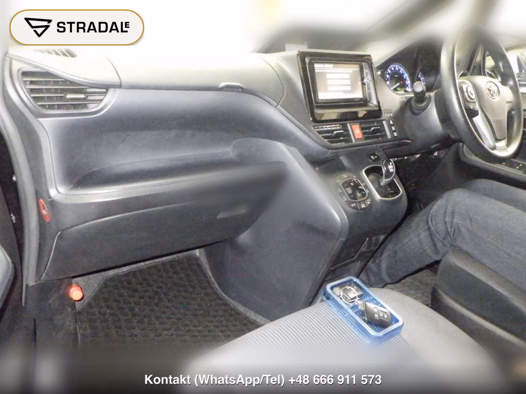 TOYOTA NOAH HYBRID X, miniaturka 4