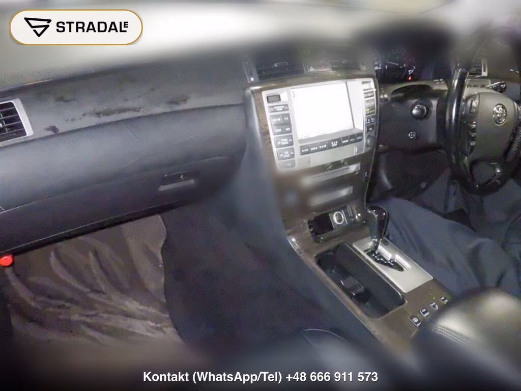 TOYOTA CROWN MAJESTA 4D 4WD, miniaturka 4