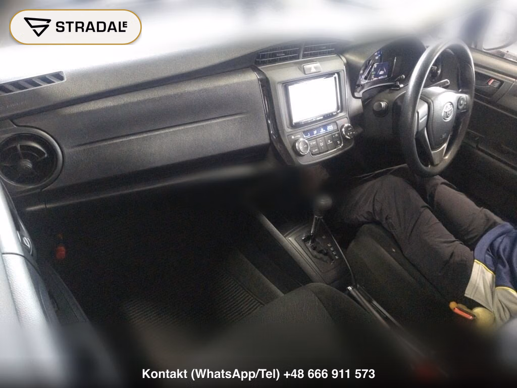 TOYOTA COROLLA AXIO HYBRID, miniaturka 4