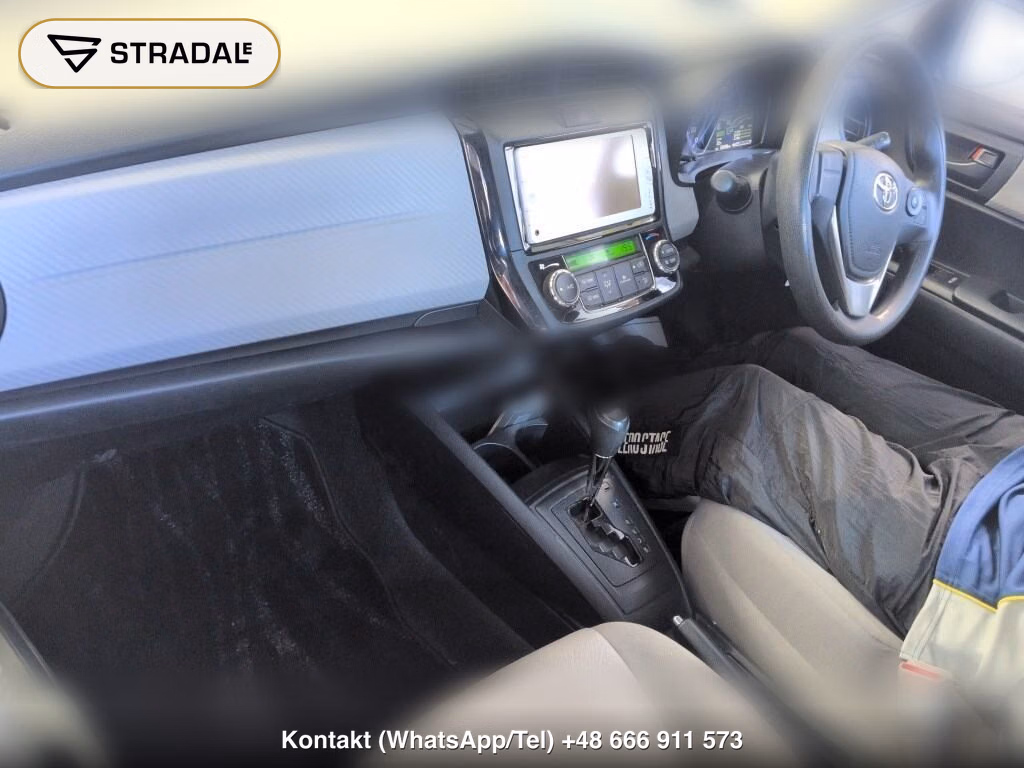TOYOTA COROLLA AXIO HYBRID, miniaturka 4