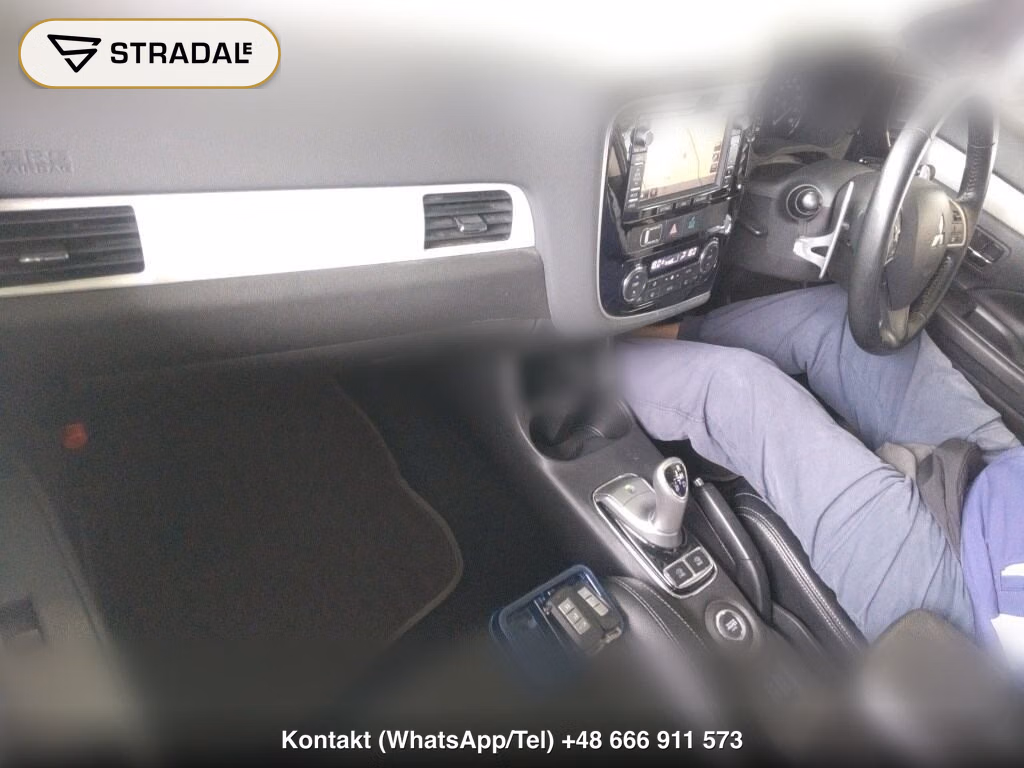 MITSUBISHI OUTLANDER PHEV 4WD SPORT STYLE EDITION, miniaturka 4