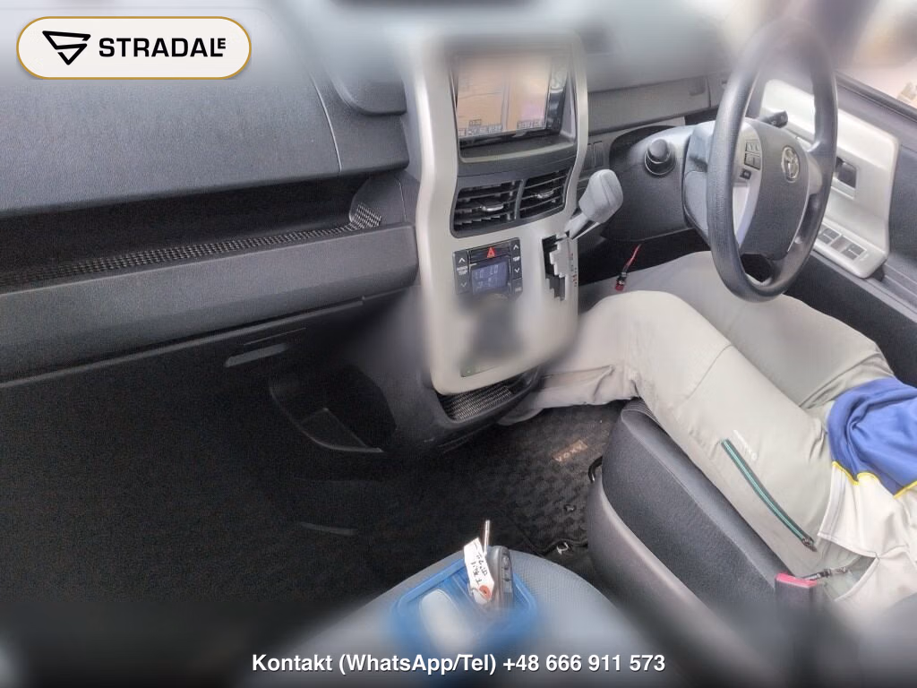 TOYOTA VOXY 4WD Z, miniaturka 4