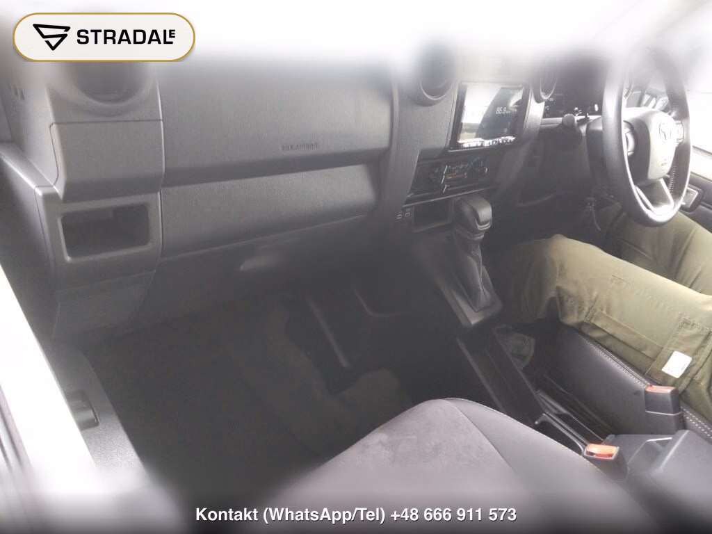 TOYOTA LAND CRUISER 70 5D 4WD AX, miniaturka 4