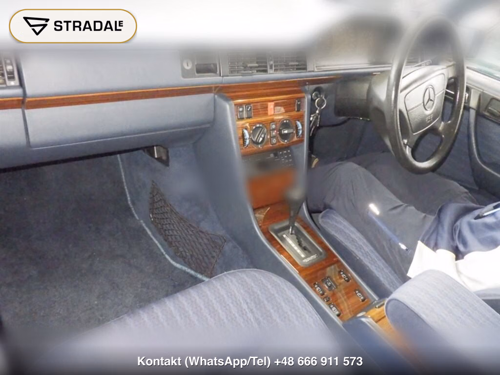 MERCEDES BENZ MEDIUM CLASS 4D 300E, miniaturka 4