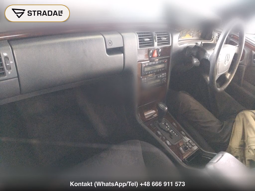 MERCEDES BENZ E-CLASS 4D E230, miniaturka 4