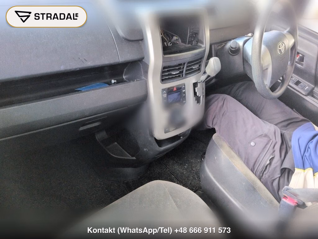 TOYOTA NOAH X, miniaturka 4