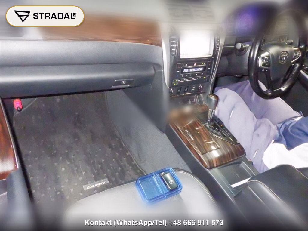 TOYOTA CAMRY 4D HYBRID LEATHER PACKAGE, miniaturka 4