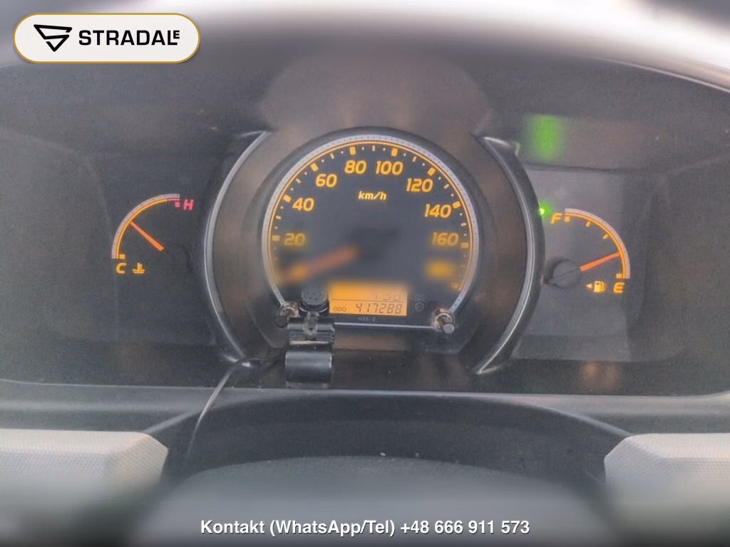 TOYOTA HIACE VAN 4D DX, miniaturka 4