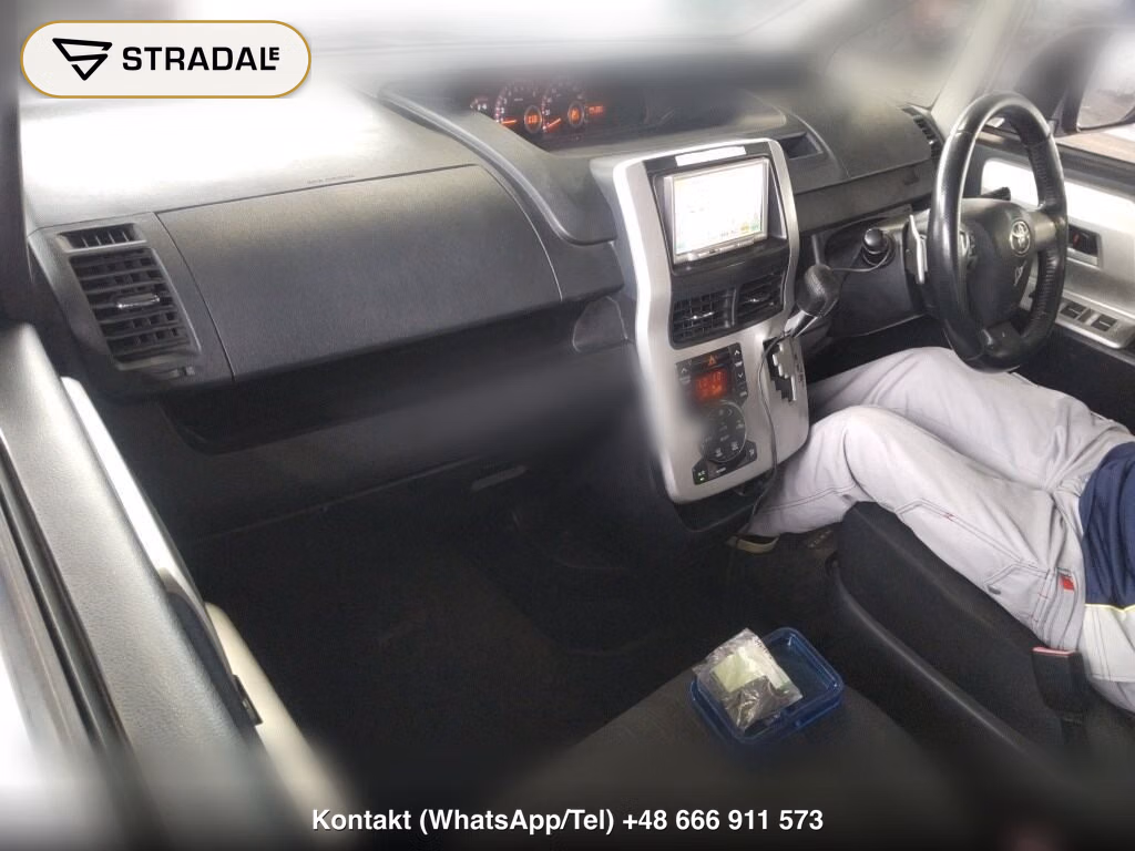 TOYOTA NOAH 4WD SI, miniaturka 4
