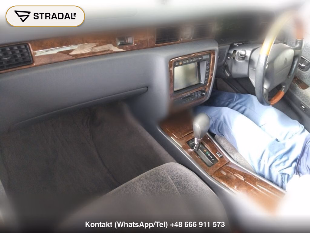 TOYOTA CROWN 4D 4WD ROYAL SALOON FOUR, miniaturka 4