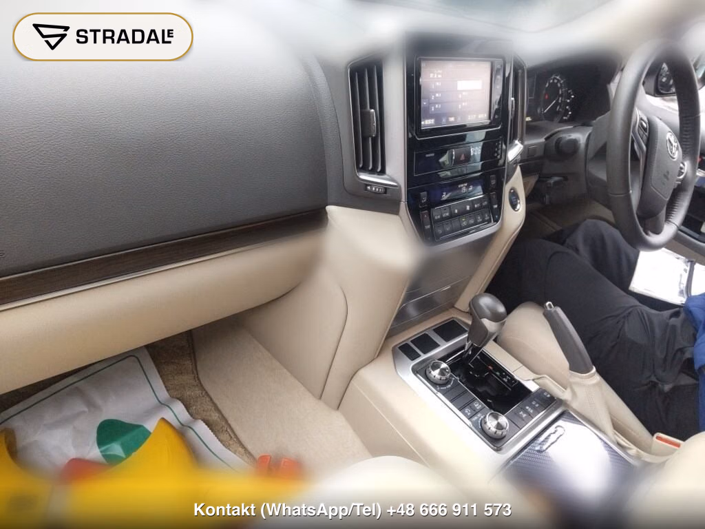TOYOTA LAND CRUISER 4WD AX, miniaturka 3
