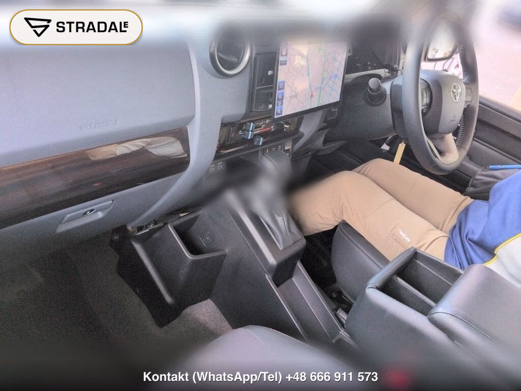 TOYOTA LAND CRUISER 70 5D 4WD AX, miniaturka 4
