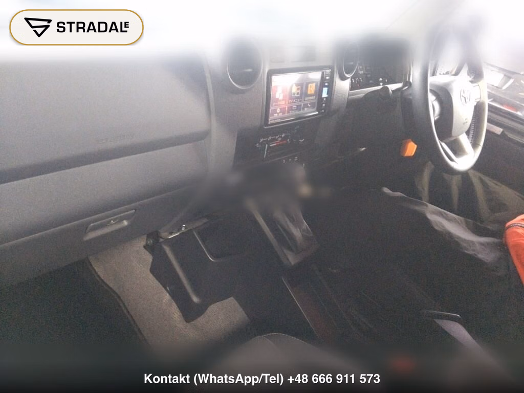 TOYOTA LAND CRUISER 70 5D 4WD AX, miniaturka 4
