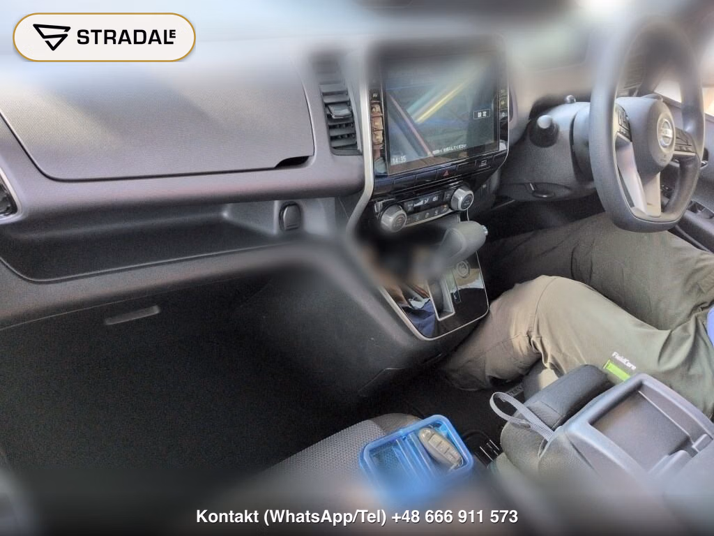 NISSAN SERENA 5D XV, miniaturka 4