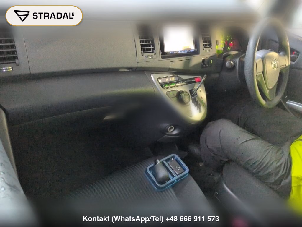 TOYOTA ISIS PLATANA, miniaturka 4