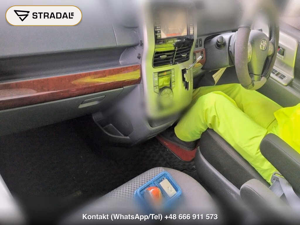 TOYOTA NOAH 4WD SI, miniaturka 4