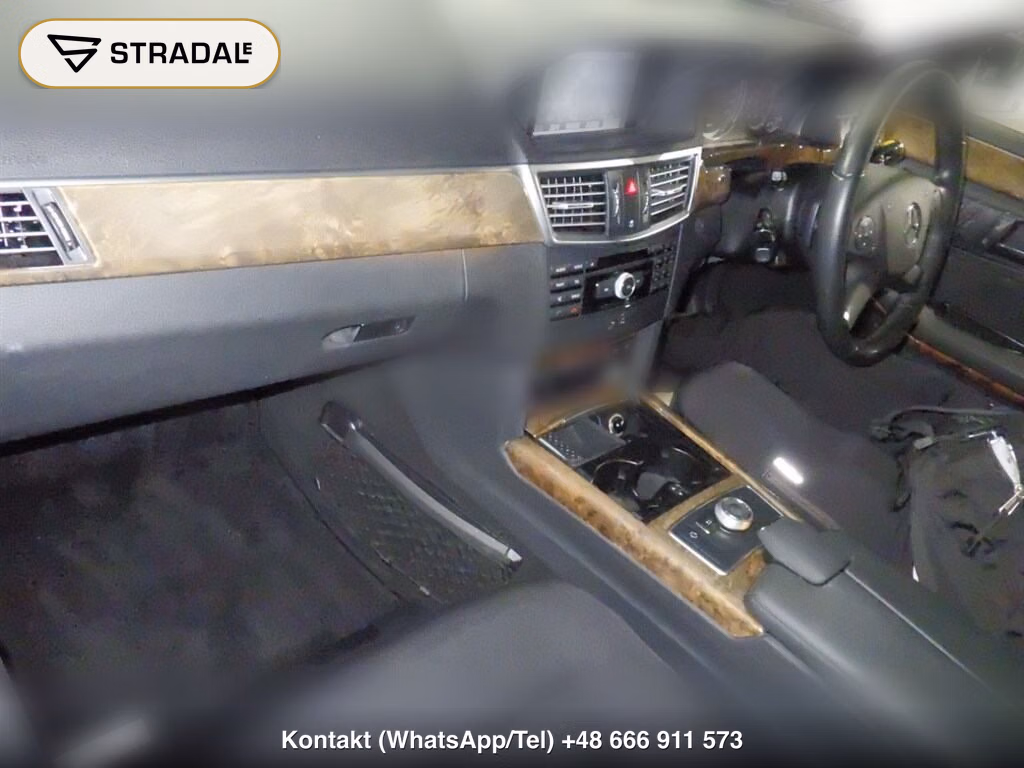 MERCEDES BENZ E-CLASS 4D E300, miniaturka 4