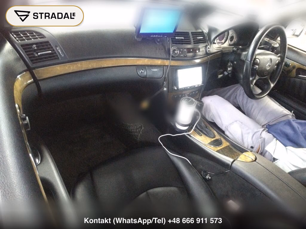 MERCEDES BENZ E-CLASS 4D E300, miniaturka 4