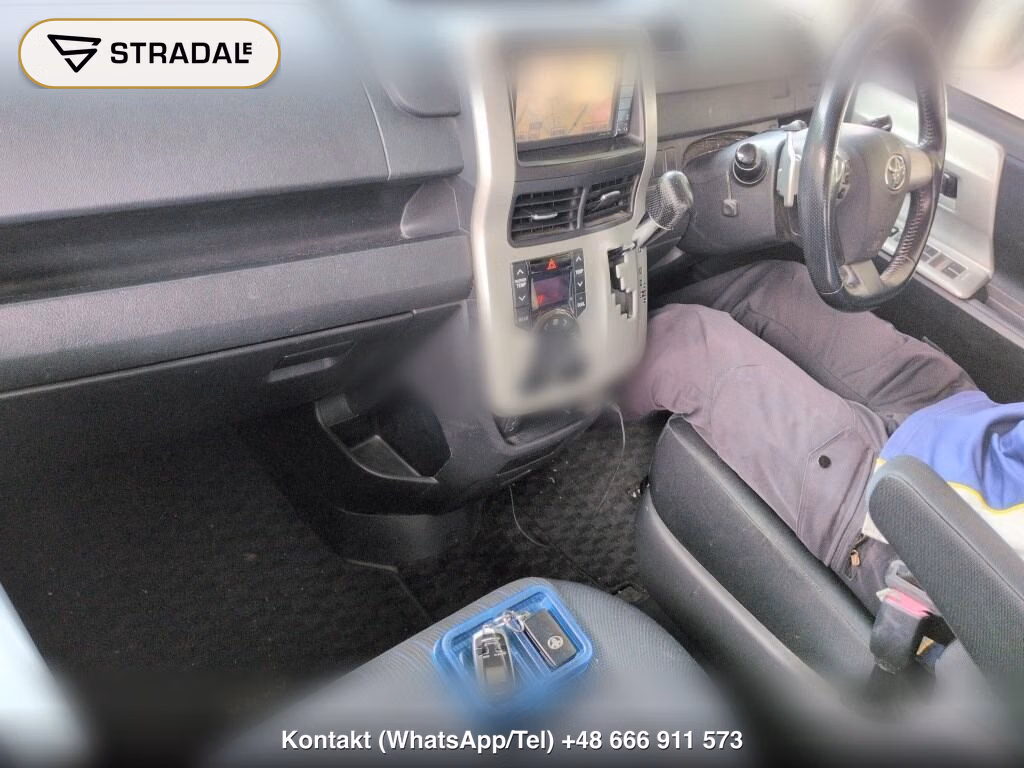TOYOTA VOXY 4WD ZS, miniaturka 4