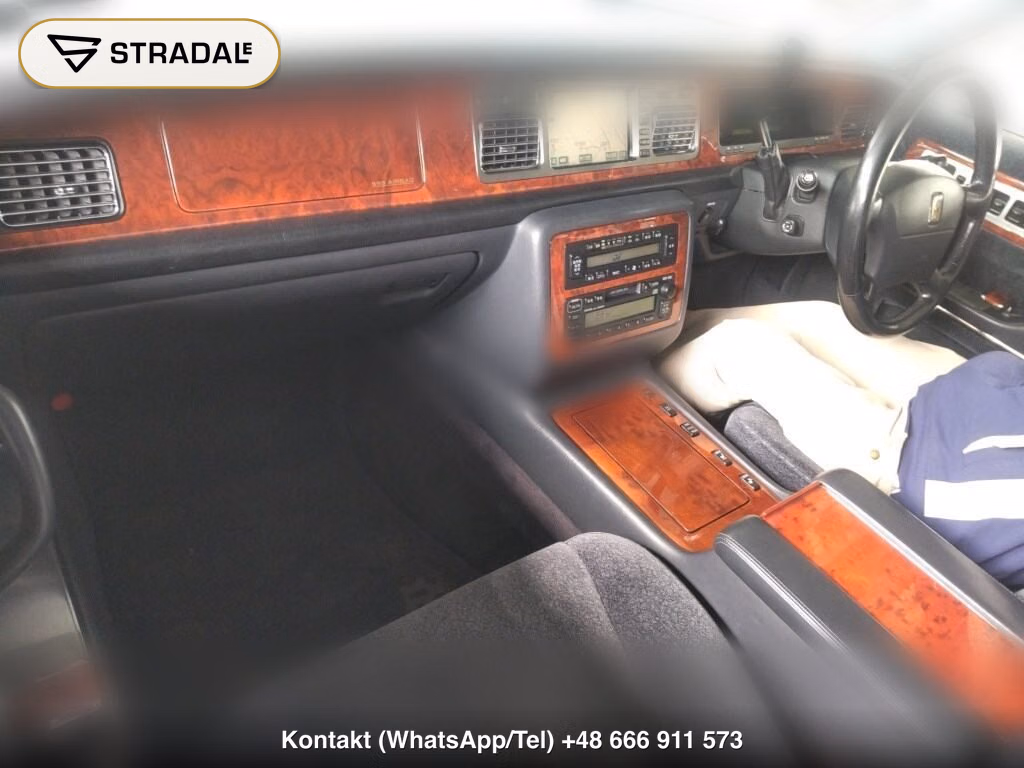TOYOTA CENTURY 4D STANDARD VERSION, miniaturka 4